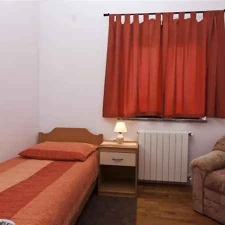 Three-bedroom 1 Apartment Rovinj